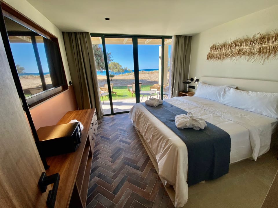 Zimmer Domes Aulūs Zante, Autograph Collection