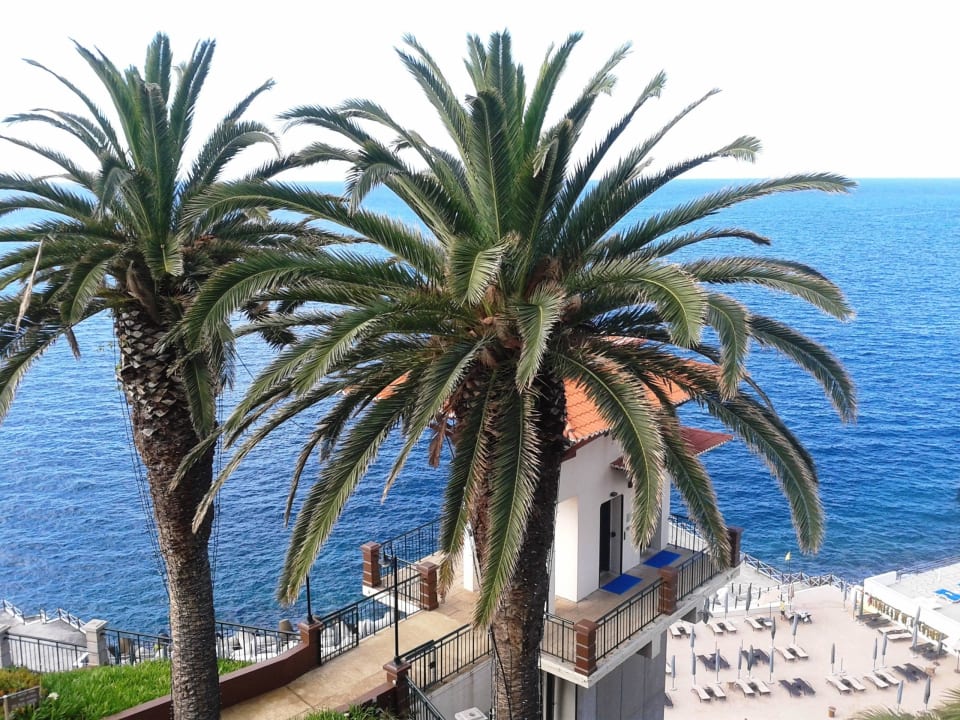 Blick auf Lift zur unteren Ebene Hotel The Cliff Bay (PortoBay)