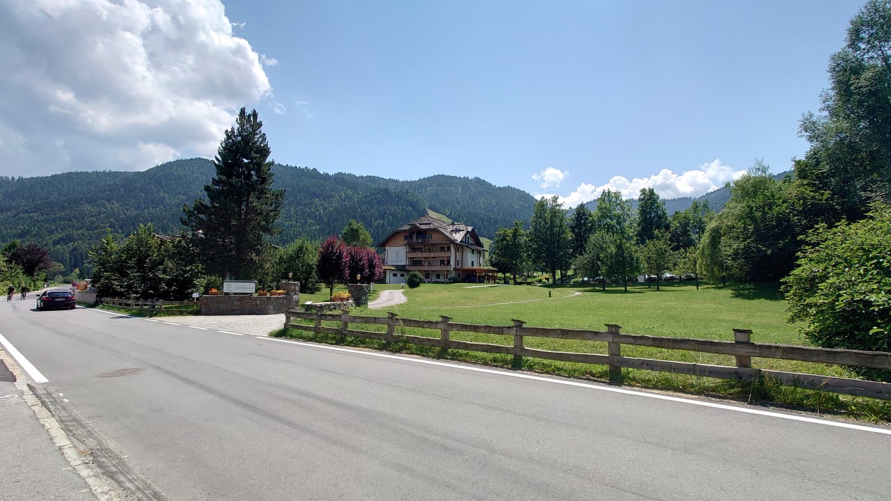 Außenansicht Hotel Das Leonhard - Naturparkhotel am Weissensee