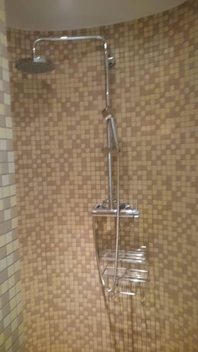 Dusche in der Spa Suite LIFESTYLE Resort Zum Kurfürsten