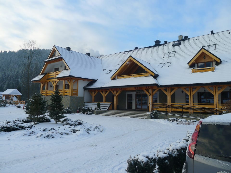 Podjazd pod Hotel Hotel Górski Raj