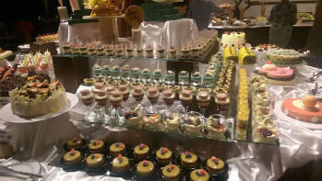 Muttertagsbuffet NH Collection Maldives Reethi Resort