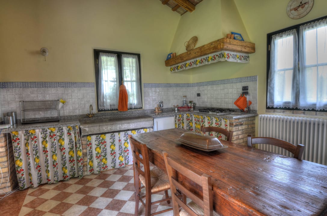 Apartment's kitchen  Agriturismo Albafiorita