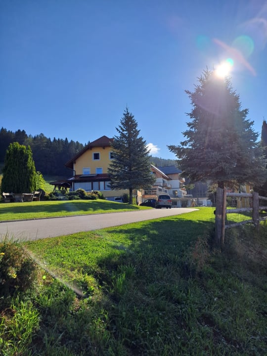 Außenansicht Familien Resort Petschnighof - Familotel Kärnten