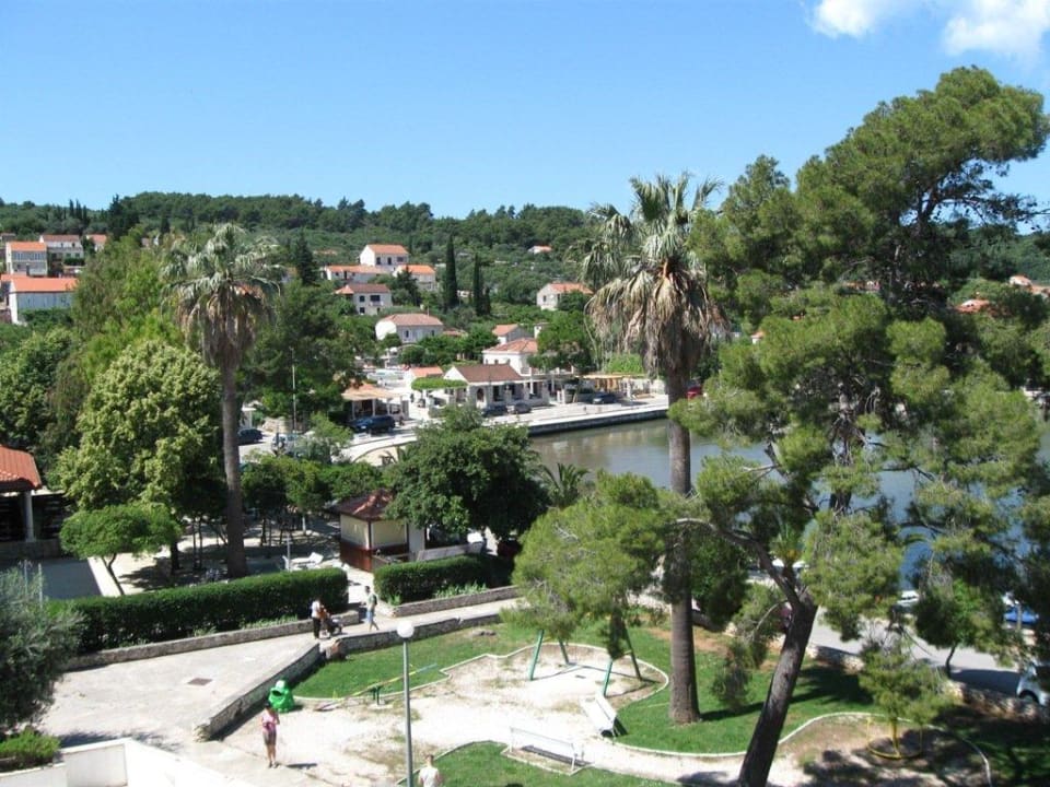 Widok z balkonu w pokoju Hotel Lumbarda