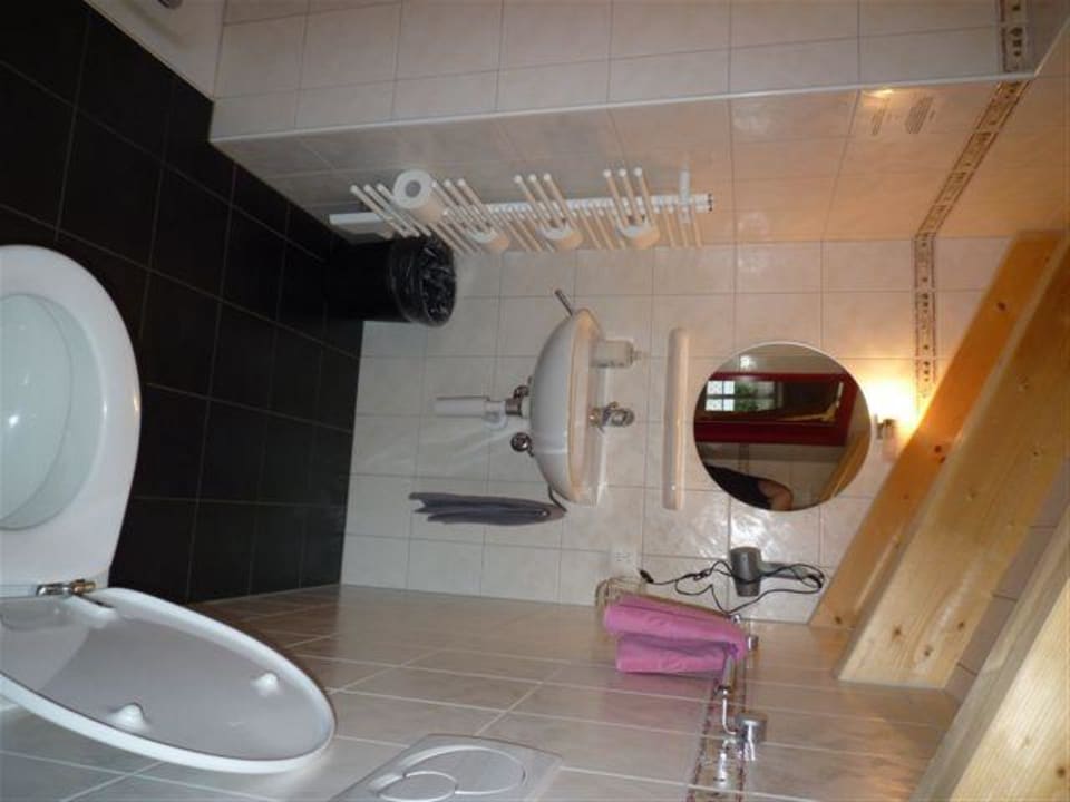 Badezimmerbeispiel Esther's Guesthouse