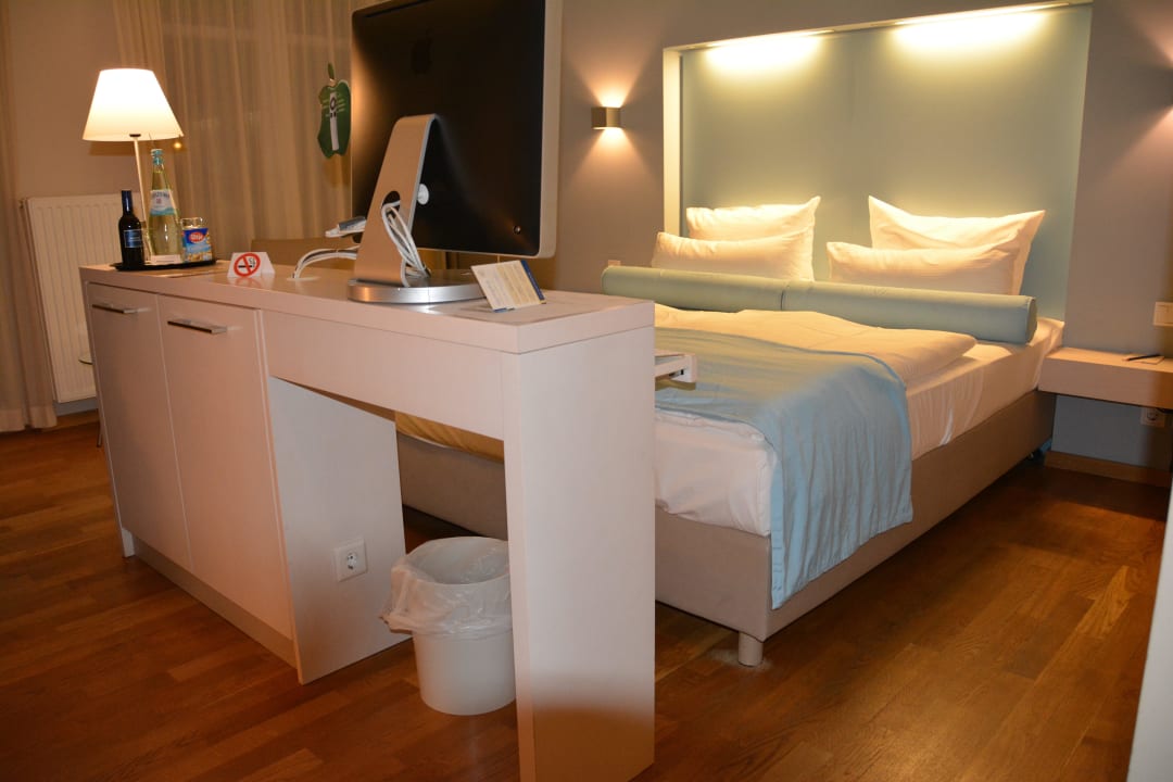 Doppelbett, von der anderen Seite Nymphe Strandhotel & Apartments