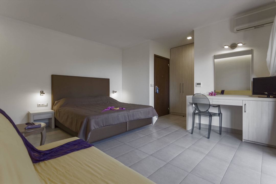 JUNIOR SUITE Hotel Lagomandra Beach