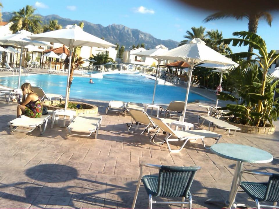 Die Poolanlage Hotel Zorbas Beach