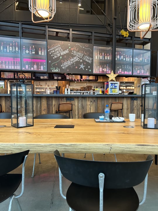 Lobby Moxy Poznań Airport