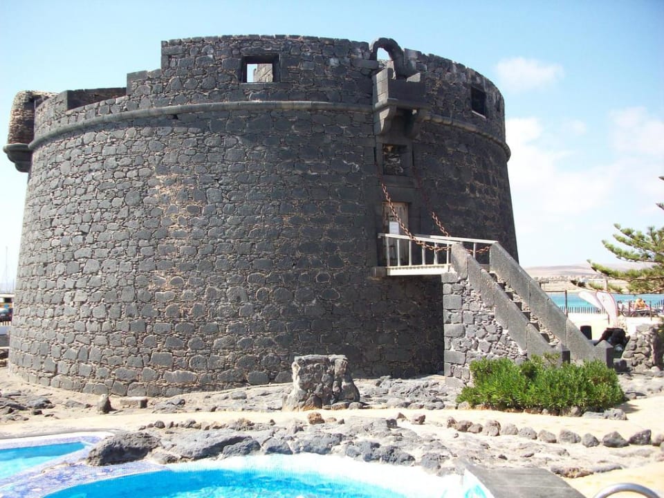 Turm der Poolanlage Barceló Fuerteventura Castillo