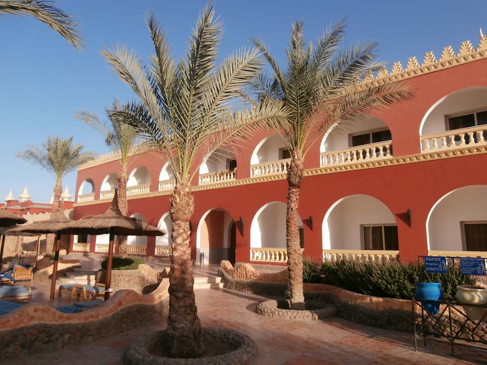 Корпус, в котором мы жили. Pickalbatros Alf Leila Wa Leila Resort - Neverland Hurghada