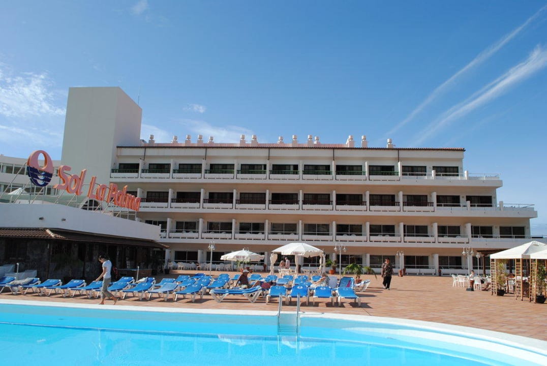 Poolanlage im Innenhof Melia La Palma Hotel