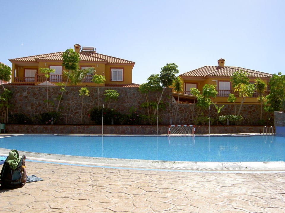 Der kleinere und viel wärmere Pool Hotel El Duque