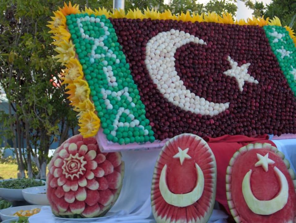 Kunst aus Gemüse Miarosa Kemer Beach