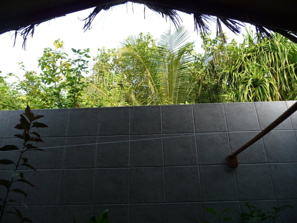 Blick ins Grüne vom WC aus NH Collection Maldives Reethi Resort