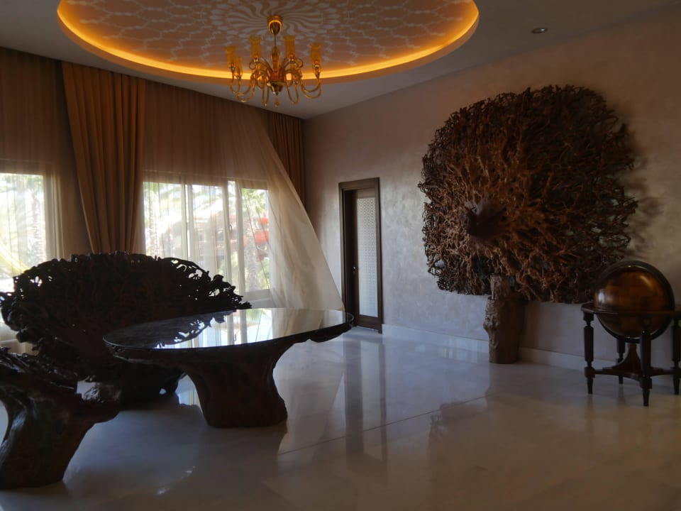 Ausschnitt der riesigen Lobby vom Royal Taj Mahal  Royal Taj Mahal Hotel