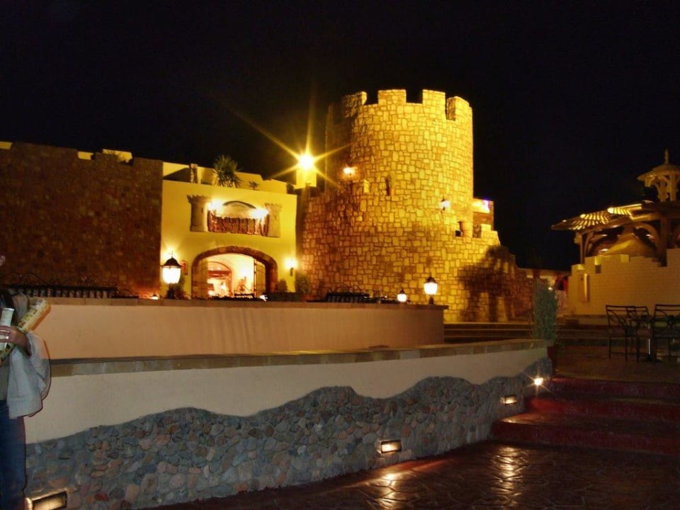 Das Castello bei Nacht Pickalbatros Dana Beach Resort - Hurghada