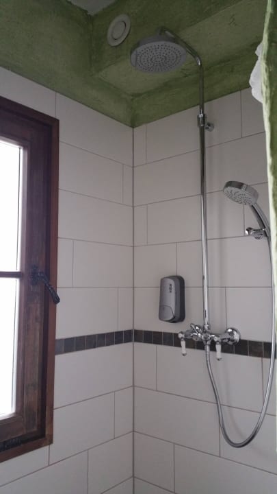 Royal Harbour - Prem. Familienzimmer - Dusche Tropical Islands Resort