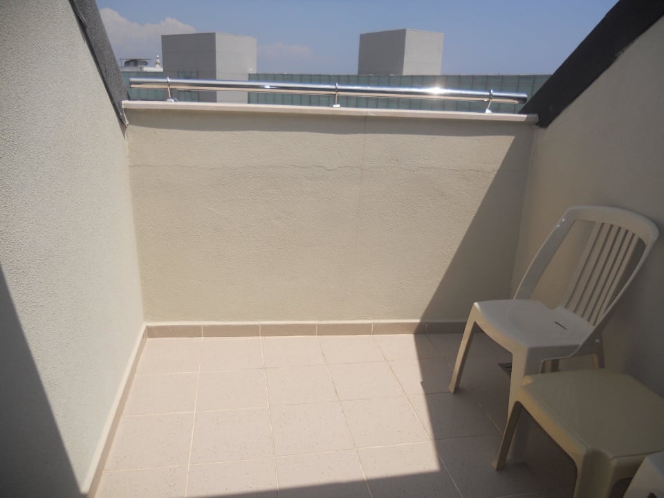 "Balkon" - einer Lachnummer Royal Wings Hotel