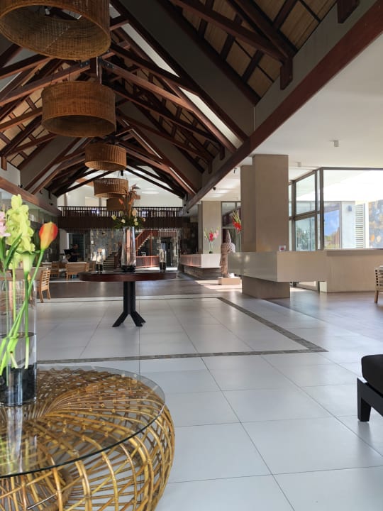 Lobby Crystals Beach Resort Belle Mare, a member of Radisson Individuals