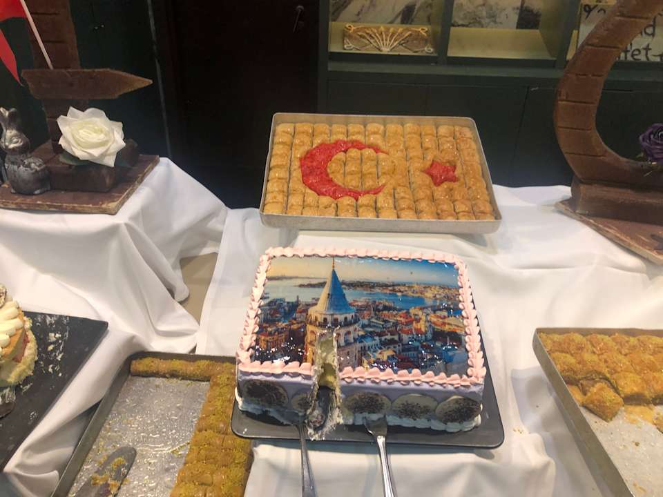 Gastro Saturn Palace Resort Hotel