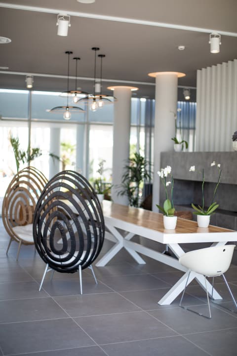 Lobby White Dreams Resort & Anex