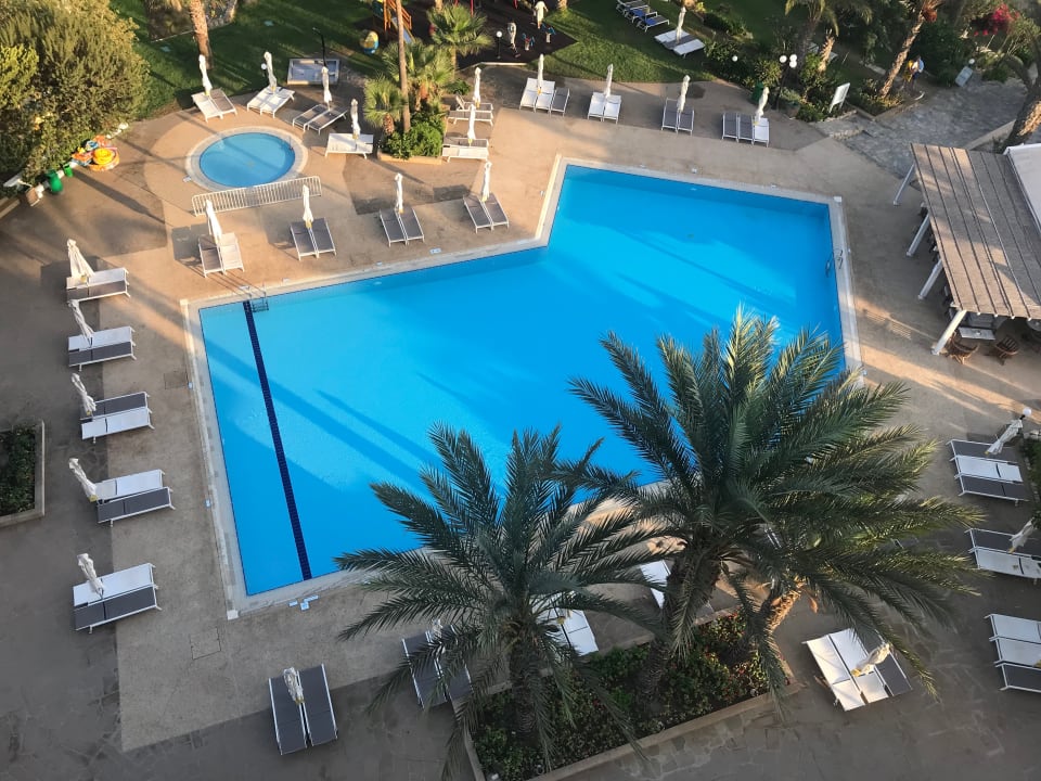 Pool Crystal Springs Beach Hotel