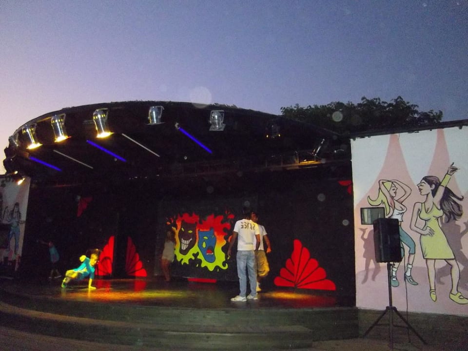 Bühne Can Garden Beach