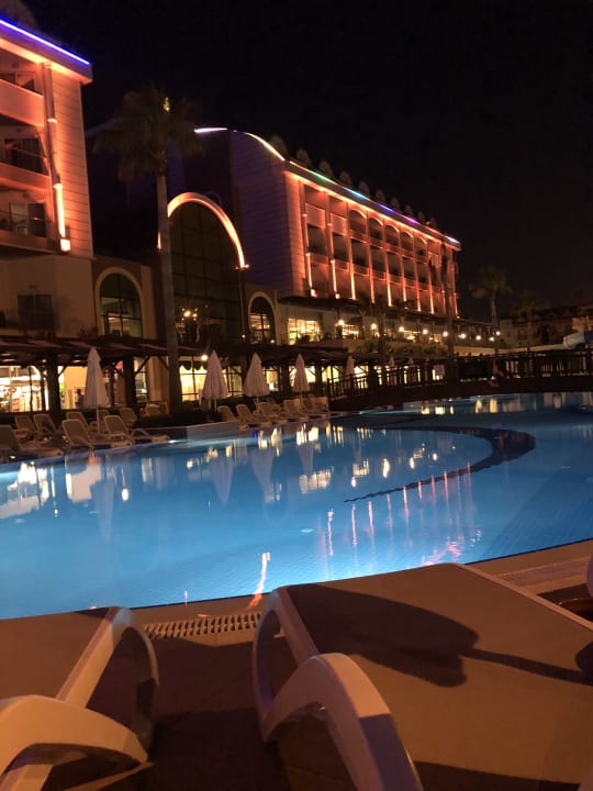 Pool Mary Hotel Side