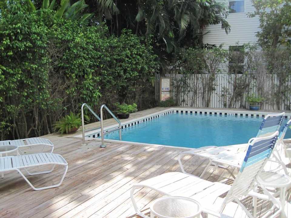 Pool im hinteren Bereich des Hotel Hotel Heron House Court