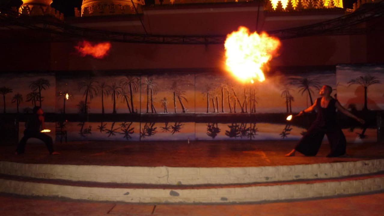 Feuershow Pickalbatros Alf Leila Wa Leila Resort - Neverland Hurghada