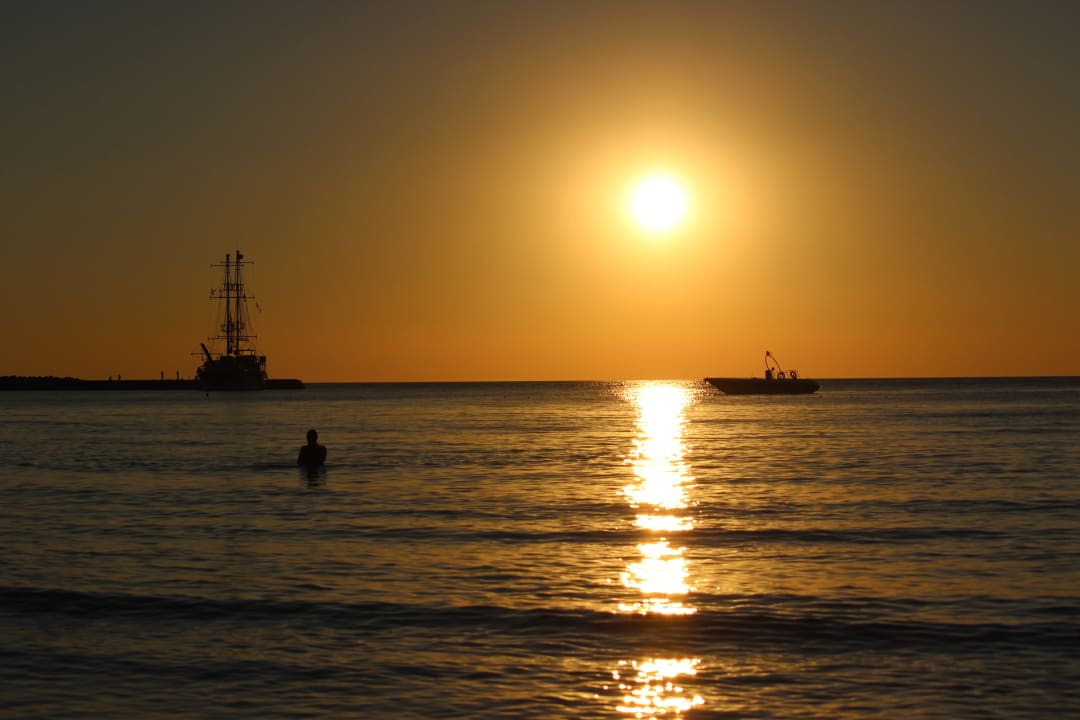 Sonnenuntergang am Hotelstrand Alaiye Resort & Spa