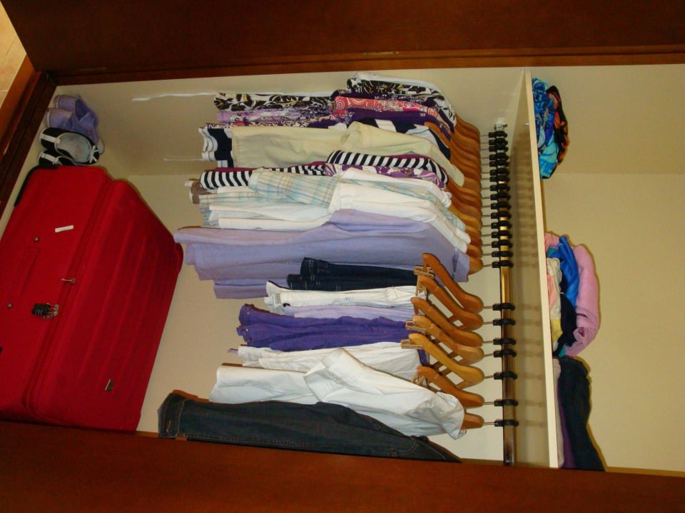 Geräumiger Kleiderschrank m. vielen Bügeln. SBH Hotel Costa Calma Palace