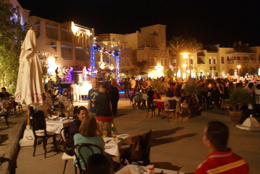 Promenade Abends Captain's Inn Hotel