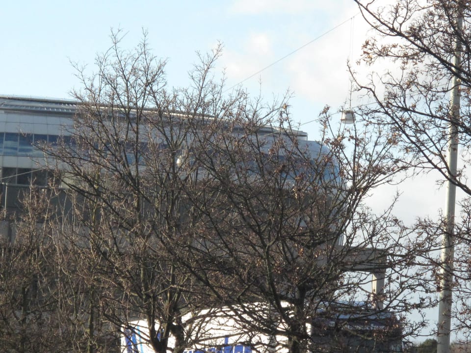 Riesengroßer Komplex Hilton Frankfurt Airport