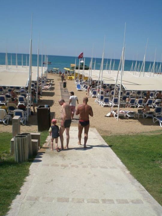 Weg zum Strand Alba Queen Hotel