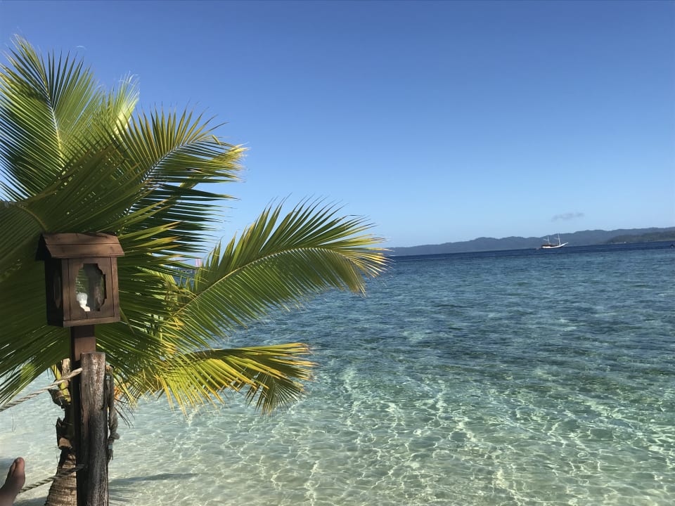 Strand Raja Ampat Dive Lodge