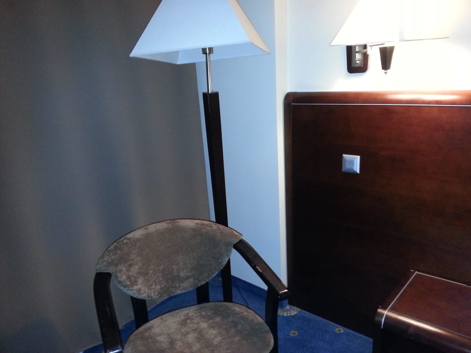 Stillleben mit deplatziertem Lichtschalter Hotel Ambasador Centrum