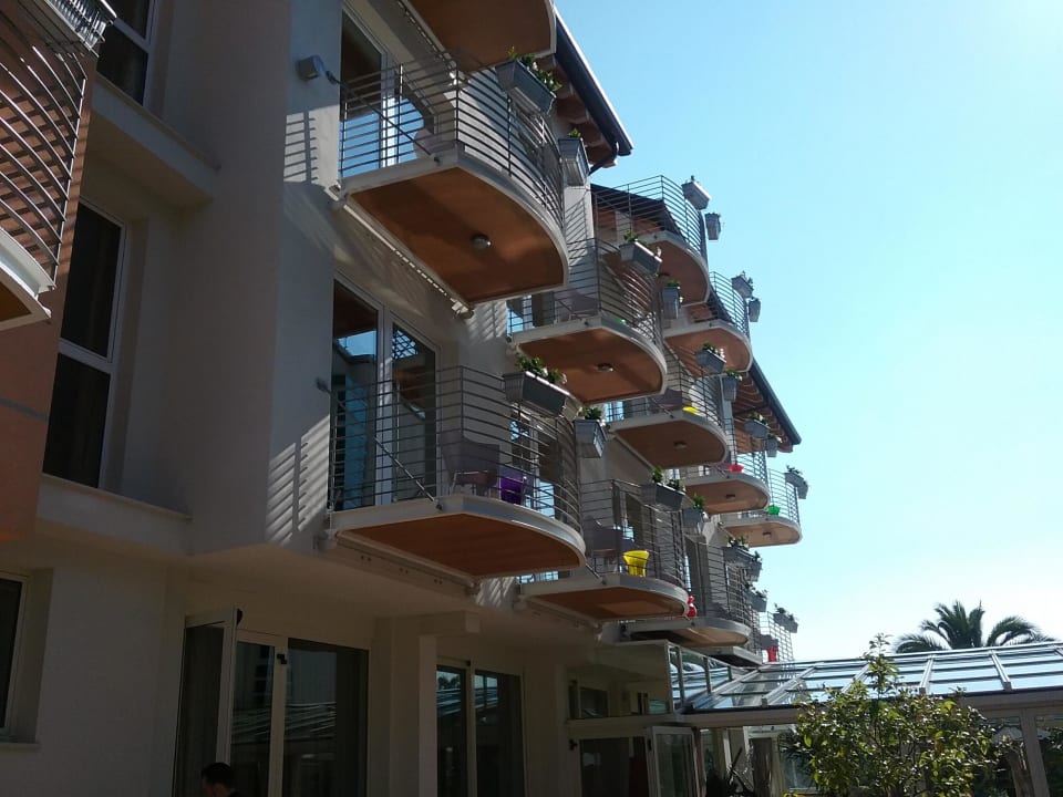 Blick auf die Zimmer Color Hotel