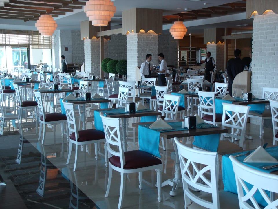 Hauptrestaurant für Frühstück und Mittagessen Commodore Elite Suites & Spa - Adults only