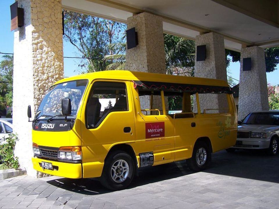 Transfer-Bus Mercure Resort Sanur