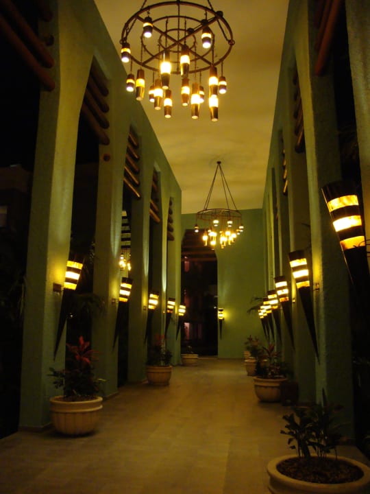 Verbindungsgang Iberostar Selection Paraiso Maya Suites