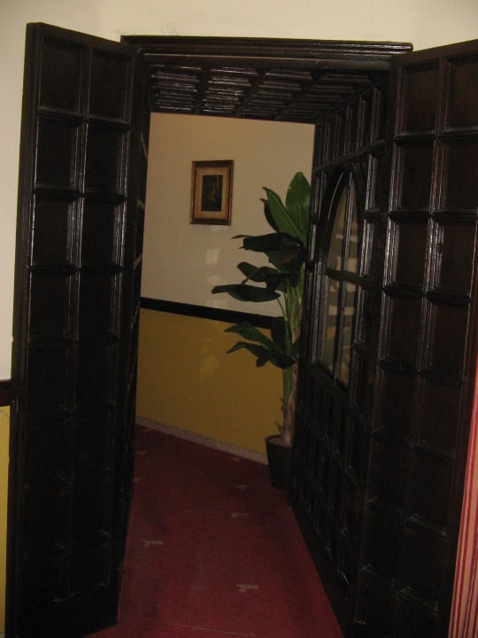 Weg zur Treppe Hotel Born