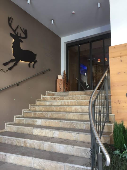 Eingangsbereich Waidringer Hof · 1. Tiroler Glückshotel