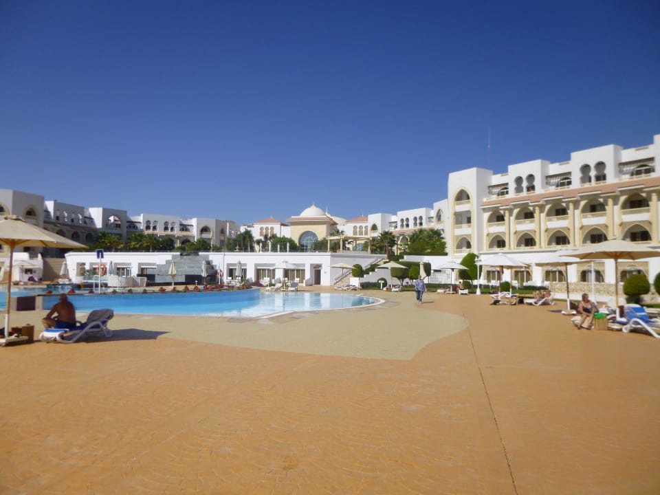 Der verwaiste Pool Old Palace Resort