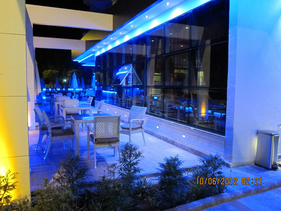 Bei Nacht Poolbereich Hatipoglu Beach Hotel