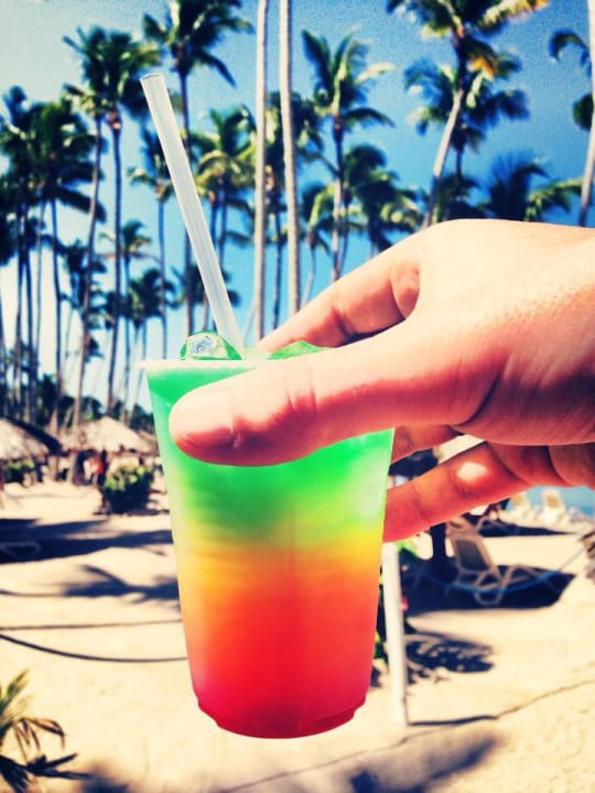 Leckere Cocktails am Strand  Bahia Principe Luxury Bouganville