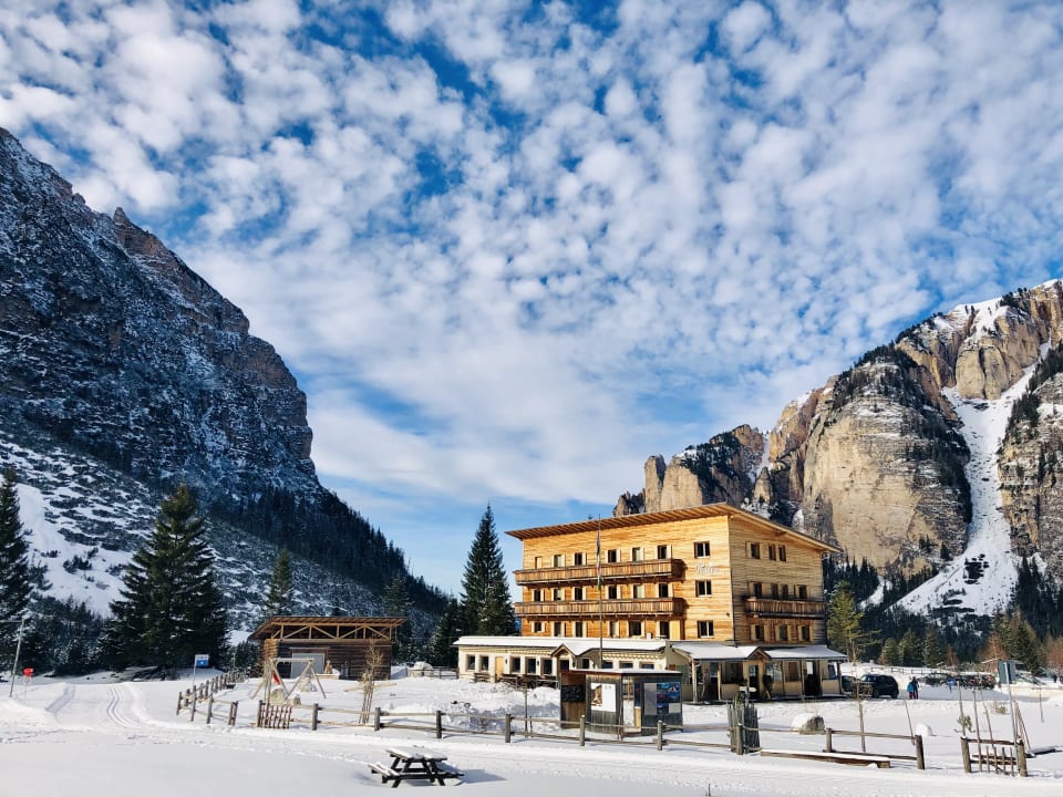 Außenansicht Berggasthaus Pederü