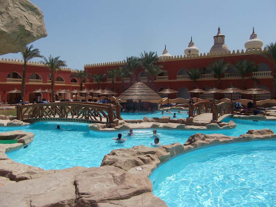 Hauptpool mit Animation Pickalbatros Alf Leila Wa Leila Resort - Neverland Hurghada